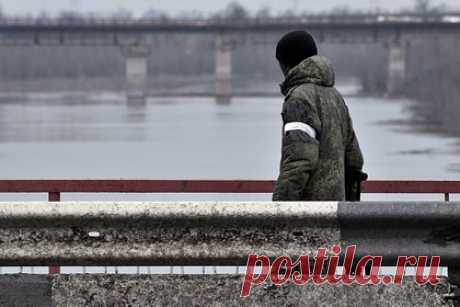 В Запорожье заявили об угрозе прорыва дамбы из-за уровня воды в водохранилище. Прорыв дамбы вблизи города Каменка-Днепровская из-за рекордного уровня воды в Каховском водохранилище может угрожать затоплением десяткам тысяч жителей Запорожской области. Об этом заявил председатель движения «Мы вместе с Россией» Владимир Рогов. В настоящее время уровень воды уже поднялся на 17 метров.