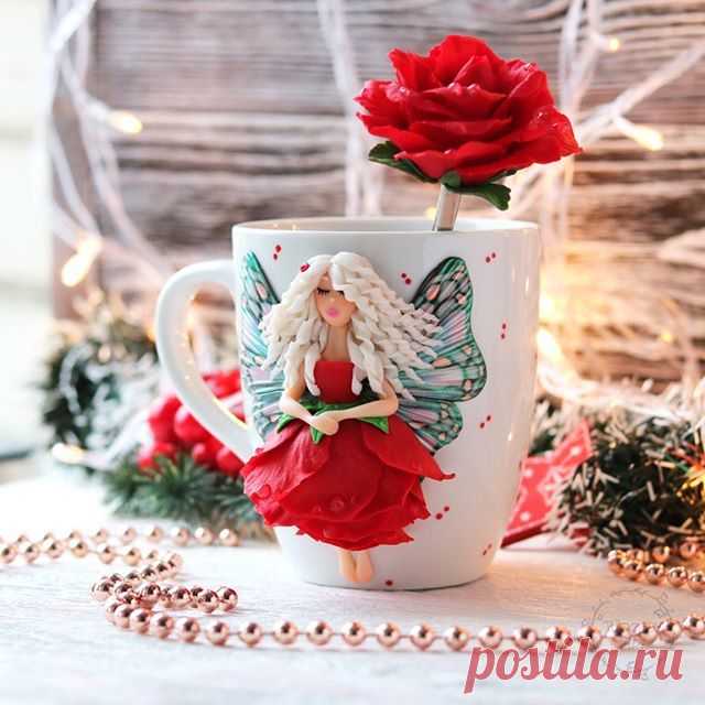 Когда-то в мою недавнюю бытность графическим дизайнером один клиент на полном серьезе пытался убедить меня в том, что зеленый и красный - несочетаемые цвета. Источник информации, конечно, был невероятно компетентным - 