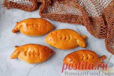 Рецепт: Дрожжевые пирожки с рыбой, варёными яйцами и зелёным луком на RussianFood.com