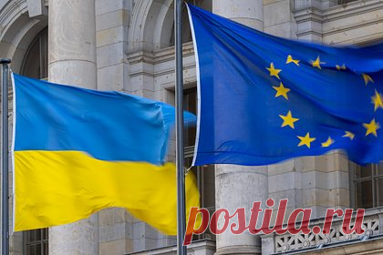 В Польше раскрыли истинное отношение к украинским беженцам. Отношение жителей Польши к украинцам изменилось в худшую сторону из-за возникших проблем после наплыва беженцев. Об этом рассказала социолог Дорота Перетяткович в интервью Newseria Business. По ее словам, польские граждане постоянно жалуются, что украинцы конкурируют с ними за рабочие места.