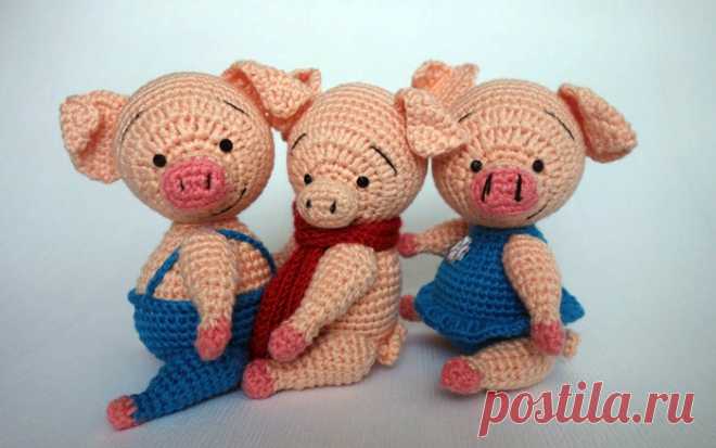 Поросенок.
Автор описания – Карина Литвинова (karinalitvinova)
#амигуруми#amigurumi#вязаныеидеи#крючок#Handmade#игрушки#вязаныеигрушки#amigurumipattern#описаниеигрушки#игрушкакрючком#поросенок