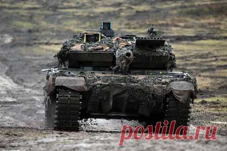 Швейцария поддержала перепродажу Германии 25 танков Leopard. Правительство Швейцарии поддержало предложение о возможной перепродаже Германии 25 танков Leopard. «Федеральный совет поддерживает предложение комиссии по политике безопасности Национального совета (SiK-N) о выводе из эксплуатации 25 основных боевых танков Leopard 2», — сказано в документе швейцарского кабмина.