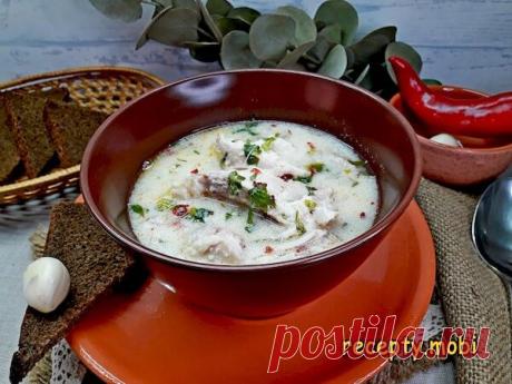 Чихиртма из курицы
✅ Ингредиенты:
▫️ курица - 1/2 тушки (700 г);
▫️ лук - 250 г;
▫️ яйца С 1 - 2 шт;
▫️ мука в/с - 20 г;
▫️ уксус винный - 2 ст. ложки;
▫️ масло сливочное 82% - 35 г;
▫️ кинза - пучок;
▫️ соль каменная - по своему вкусу;
▫️ вода очищенная - 2 л.