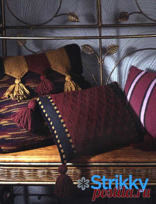 Подушка во флорентийском стиле от Patons Decor