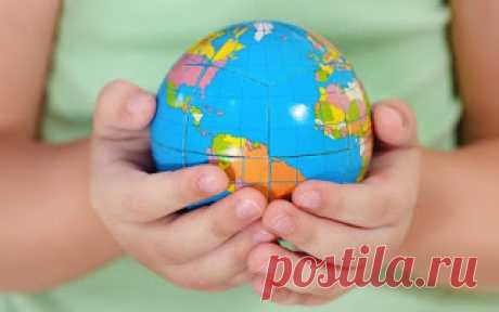 ИГРАЕМ В ГЕОГРАФИЮ 

Знакомство с многообразием окружающего мира, природными явлениями, растениями и животными для развития ребенка полезно и актуально не менее, чем обучение чтению, счету или иностранным языкам. А осва…