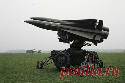 В Испании начали обучать ВСУ применению ракетных комплексов Hawk. Зенитно-артиллерийский полк испанской армии проводит новый курс обучения нескольких десятков украинских военнослужащих использованию и обслуживанию ракетного комплекса Hawk, сообщил генштаб Испании. Отмечается, что теоретико-практическое обучение осуществляется в Дос-Эрманасе (Севилья).
