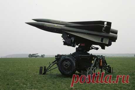 В Испании начали обучать ВСУ применению ракетных комплексов Hawk. Зенитно-артиллерийский полк испанской армии проводит новый курс обучения нескольких десятков украинских военнослужащих использованию и обслуживанию ракетного комплекса Hawk, сообщил генштаб Испании. Отмечается, что теоретико-практическое обучение осуществляется в Дос-Эрманасе (Севилья).