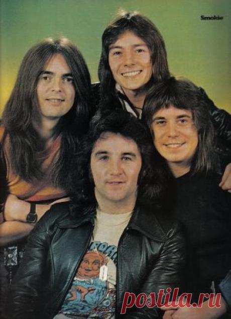 МИХАИЛ - ПОСВЯЩЕНО ГРУППЕ «SMOKIE» (17.05.16)
Остановилось время здесь - на фото...
Смотрим на них... И волны ностальгии
Уносят нас туда, когда мы были
Любимые, любимы - молодые...