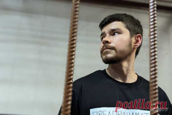 От миллионера до бомжа. В СИЗО бизнес-коуч Аяз отрастил пузо и бороду. Число потерпевших по делу Шабутдинова увеличилось до 50. Адвокаты не исключают новых исков. Меж тем, сам арестант, кажется, поймал в камере дзен.