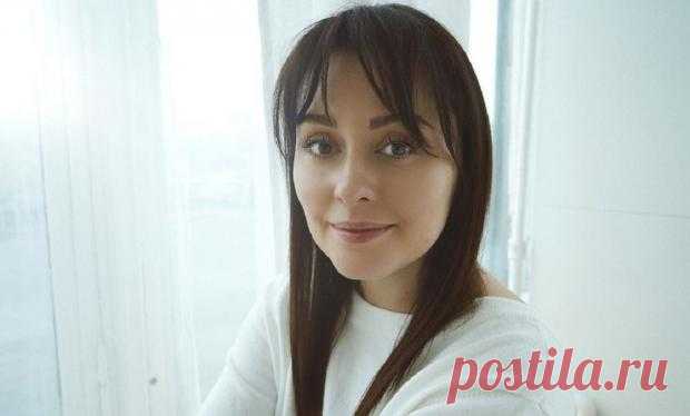 "Серая мышь" или естественная красавица: в сети обсуждают фото Марии Кравченко без макияжа (фото) В сети пользователи сети обсуждают снимки, на которых изображена девушка без косметики.
Пользователи пришли к выводу, что такая "естественная" красота ничуть не уступает по своим качествам искусственным бьюти-средствам.
Просматривайте этот и другие пины на доске People's Choice Awards 2017 пользователя Andrei.
Теги
"Серая мышь" или естественная красавица
В сети пользо…