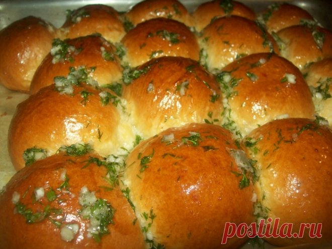 ПАМПУШКИ С ЧЕСНОКОМ 

Готовятся легко и быстро, получаются очень вкусными. Подавать к первым блюдам.
Ингредиенты



Мука:
3 стакана


Дрожжи сухие:
1 ч. ложка


Сахар:
1 ч. ложка


Соль:
1 ч. ложка


Яйцо куриное:
2 штук…