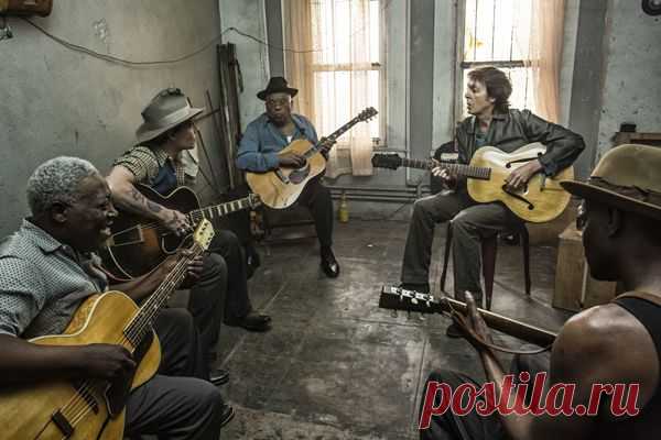 See Paul McCartney Jam With Johnny Depp in 'Early Days' - Premiere - Video | Rolling Stone