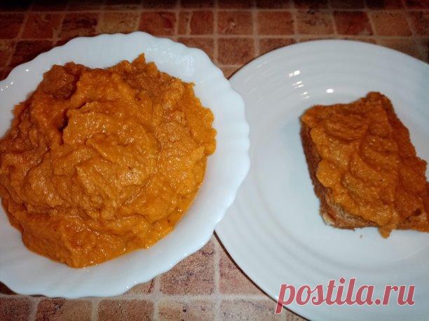 Кабачковая икра по ГОСТу: домашняя икра из кабачков не нуждается в загустителях
Ингредиенты:
3 кг молоденьких кабачков
1 кг моркови
1 кг репчатого лука
300 мл растительного масла
4 ст. л. хорошей томатной пасты без добавок
9 зубчиков чеснока
1 с. л. сахара с небольшой горкой
1 ч. л. молотого черного перца
1 ст. л. измельченного корня петрушки
1,5 ст. л. крупной соли с небольшой горкой
2 ст. л. уксусной эссенции 70%
Приготовление:
1. Тщательно вымыть молодые кабачки с тонко...