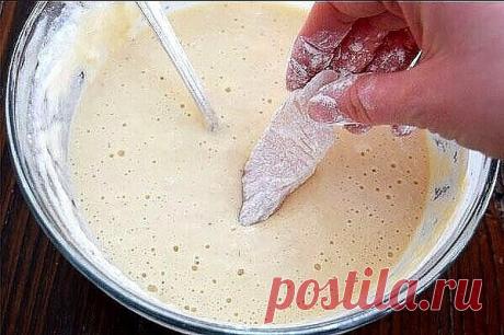 7 способов приготовить жареную рыбу так, чтобы все ахнули

Один из самых распространенных способов приготовить вкусную рыбу — это пожарить ее на сковороде. Для жарки используется панировка или кляр. Большинство кулинаров сходятся во мнении, что второй вариант более выгоден. Судите сами: кляр не дает рыбе контактировать с маслом и впитывать лишний жир, при этом рыба пропитывается вкусом кляра и готовится в своем соку. То есть получается очень нежной и сочной внутри!

Кроме ...