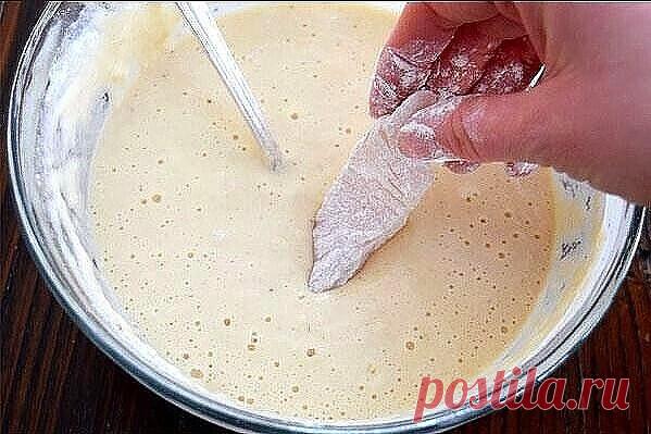 7 способов приготовить жареную рыбу так, чтобы все ахнули

Один из самых распространенных способов приготовить вкусную рыбу — это пожарить ее на сковороде. Для жарки используется панировка или кляр. Большинство кулинаров сходятся во мнении, что второй вариант более выгоден. Судите сами: кляр не дает рыбе контактировать с маслом и впитывать лишний жир, при этом рыба пропитывается вкусом кляра и готовится в своем соку. То есть получается очень нежной и сочной внутри!

Кроме ...