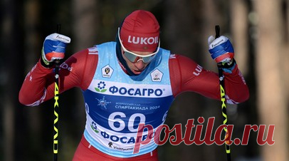 Короли разделки: Большунов одержал 20-ю победу подряд, Кулешова неожиданно обогнала Степанову на Спартакиаде. Александр Большунов завоевал третью золотую медаль на Спартакиаде сильнейших в Тюмени. В гонке с раздельного старта на 10 км он планомерно наращивал темп и привёз ближайшим преследователям — Денису Спицову и Савелию Коростелёву — 16,2 и 20,1 секунды. Для лидера сборной России эта победа стала 20-й подряд в нынешнем сезоне. У женщин Вероника Степанова неожиданно уступила Анастасии…