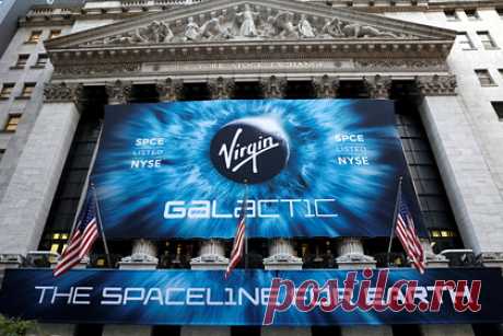 Акции Virgin Galactic рухнули из-за переноса полетов в космос. Акции компании Virgin Galactic рухнули до начала торгов 15 октября более чем на 20 процентов на фоне объявления аэрокосмической компании об изменении графика испытаний. Так, начало коммерческих туристических полетов в космос перенесено на конец 2022 года. 14 октября бумаги на закрытии торгов стоили 24,06 доллара.
