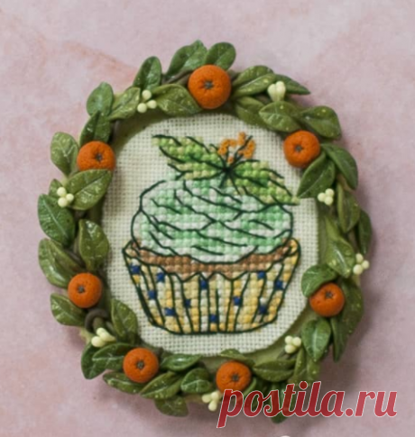 Магнит на холодильник, вышивка и лепка.