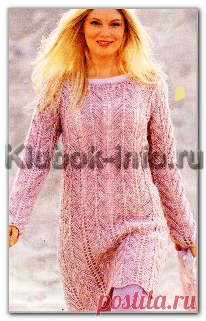 Женское вязание спицами. Однотонный пуловер-туника с круглым вырезом, и с ажурными зигзагами