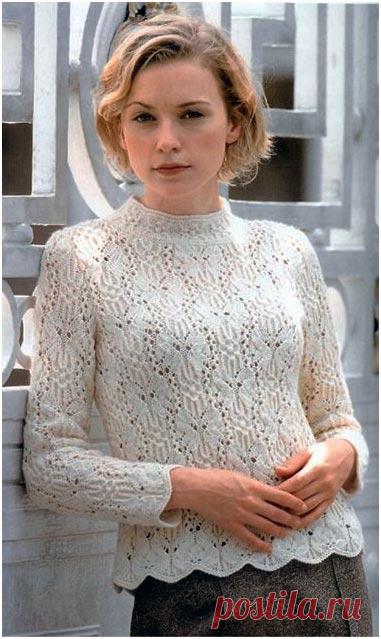 Вязаный белый пуловер с узором 