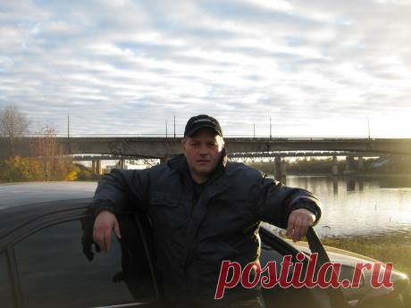 Образ Родины всегда конкретен. Он не может быть расплывчатым, общим. Любят родной край, где родился и вырос. У одного это неоглядные степные просторы, у другого - оры, рисующие ломаную линию на фоне неба. У одного - палящее солн-це над головой, у другого - холодные вспышки северного сияния. У одного это тишина деревенского полдня, у другого - разноголосица городской улицы.