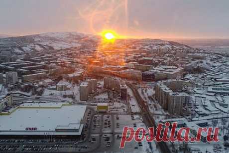 Жителей российского города предупредили об «опасном» Солнце. В Мурманске 21 февраля начнется «опасное» сезонное явление, которое приведет к кратковременным помехам в телевещании. Речь идет о таком явлении, как интерференция, которая возникает при повороте Земли к Солнцу Северным полушарием. Она длится несколько минут в сутки — спутник связи уходит от Солнца при вращении Земли.