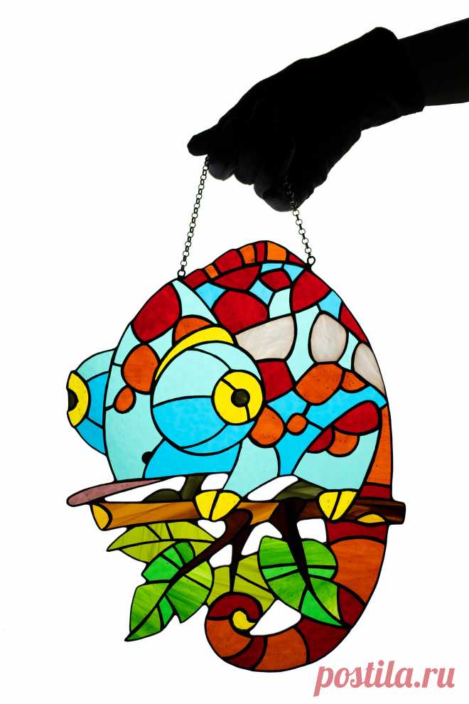 Stained glass suncatcher Chameleon window hanging Rainbow catcher Livi Rainbow chameleon stained glass suncatcher.Made of stained glass pieces by my own disign.Handmade using Tiffany copper foil technique.Looks amazing in the sunlight.You will get it completely ready for installation. It comes with a self-adhesive hook and copper chain.It will be a great gift for friends or relatives. Wid