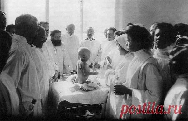 Прививка препарата 606 (против сифилиса) в Воспитательном доме. Санкт-Петербург, Российская империя, 1900ые / История цивилизаций!