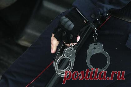 Бывшего главу российского города обвинили в получении 17 взяток. Прокурор Архангельской области утвердил обвинительное заключение по уголовному делу в отношении экс-мэра Котласа Андрея Бральнина. Ему вменяют 17 эпизодов получения взяток на общую сумму более 18 миллионов рублей от предпринимателей. За деньги он оказывал покровительство бизнесменам, занимающимся строительством.