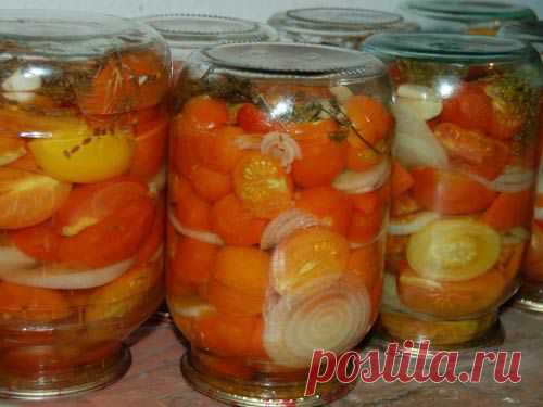 Помидорные дольки в банке.