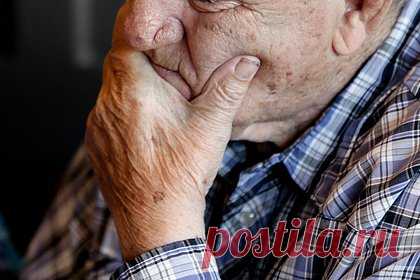 Уменьшение сна связано с развитием деменции. Уменьшение количества глубокого сна даже на один процент в год связано с увеличением риска развития деменции на 27 процентов у людей старше 60 лет. К такому выводу пришли ученые Института мозга и психического здоровья Тернера в Мельбурне в Австралии, которые проанализировали данные о 346 человек.