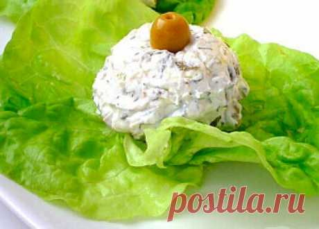 Салат «Белоснежка» с курицей и солеными огурцами:Рецепт №1