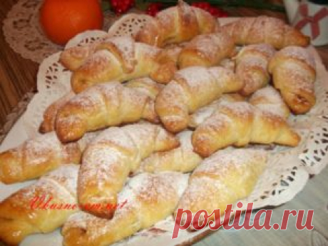 Рогалики из дрожжевого теста Дорогие друзья! Сегодня хочу предложить вам рецепт сдобной выпечки – Рогалики из дрожжевого теста. Дрожжевое тесто готовится без «расстойки», поэтому, нет большой мороки с приготовлением теста. Начинку для...