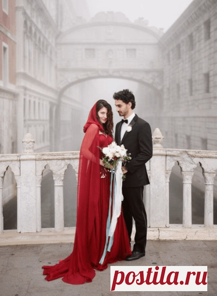 Свадебные платья красного цвета - фото