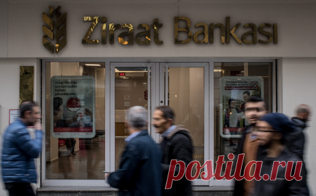 Турецкий банк Ziraat Bank сообщил о продолжении обслуживания карт «Мир». После предупреждения Минфина США о риске вторичных санкций за сотрудничество с НСПК турецкие Isbank и Denizbank прекратили обслуживание карт «Мир». В крупнейшем Ziraat Bank сообщили, что не останавливали прием российских карт