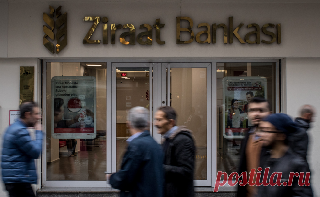 Турецкий банк Ziraat Bank сообщил о продолжении обслуживания карт «Мир». После предупреждения Минфина США о риске вторичных санкций за сотрудничество с НСПК турецкие Isbank и Denizbank прекратили обслуживание карт «Мир». В крупнейшем Ziraat Bank сообщили, что не останавливали прием российских карт