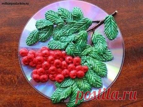 Поделка из соленого теста "Ягода-рябина"