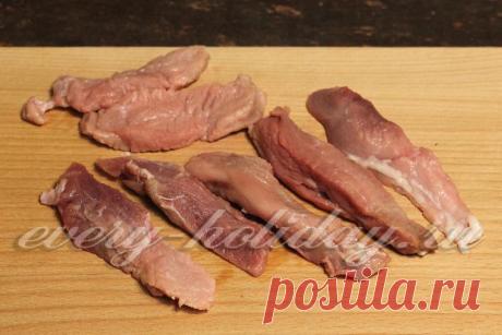 жареного мяса на сковороде