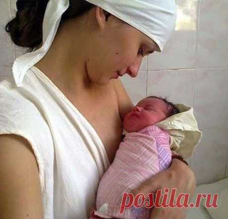 Мать звонит дочке в 3 часа ночи.
Дочь поднимает: Да, алло, мам, так поздно, чего спать мешаешь?'
А мать говорит: Ровно 25 лет назад, когда в 3 часа ночи ты помешала мне спать, я заплакала от счастья.
С Днём Рождения, доченька!!!!!!!!!!