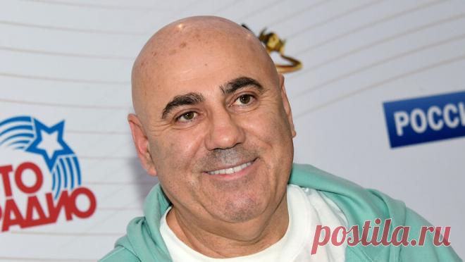 Продюсер Пригожин назвал неудачниками критиков Долиной. Музыкальный продюсер Иосиф Пригожин назвал неудачниками критиков народной артистки России Ларисы Долиной на фоне скандала с продажей квартиры. Его слова приводит "Пятый ...