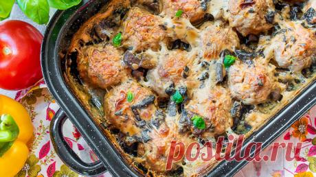 Есть еще в морозилках лесные грибы? Если есть — доставайте. Ну или идите в магазин. Потому что сегодня мы будем