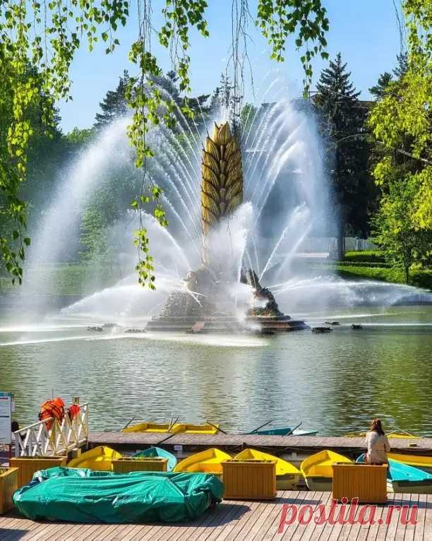 Фонтан «Золотой колос». ВДНХ, Москва,