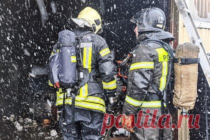 В Таганроге после массовой атаки дронов вспыхнул пожар