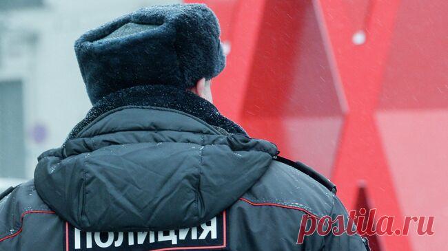 В Петербурге мигранты обжили самодельные мини-студии на заброшенном заводе