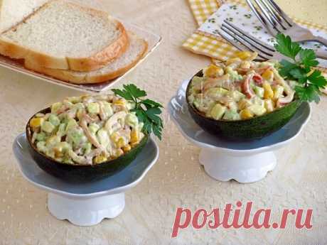 Кальмаровый салат с кукурузой и авокадо — рецепт с фото пошагово