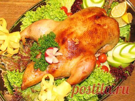 Утка, запеченная с яблоками.