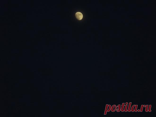 Луна... .
