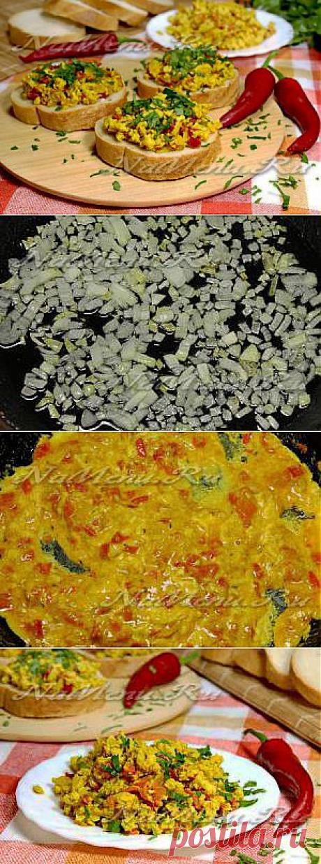 Акури – яичница-болтунья с помидорами