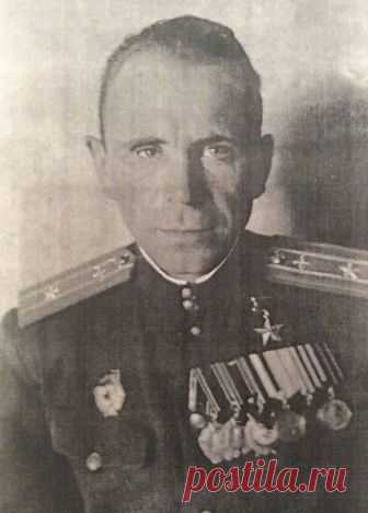 Четыре воздушных тарана «невменяемого русского»  



Настоящей легендой советской истребительной авиации стал Борис Ковзан, совершивший четыре таких тарана, а в трех случаях даже сумевший посадить покалеченную машину на свой аэродром.

Уроженец гор…