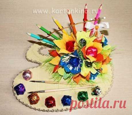 Палитра из конфет.
